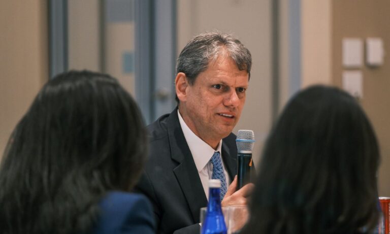 O governador Tarcísio de Freitas