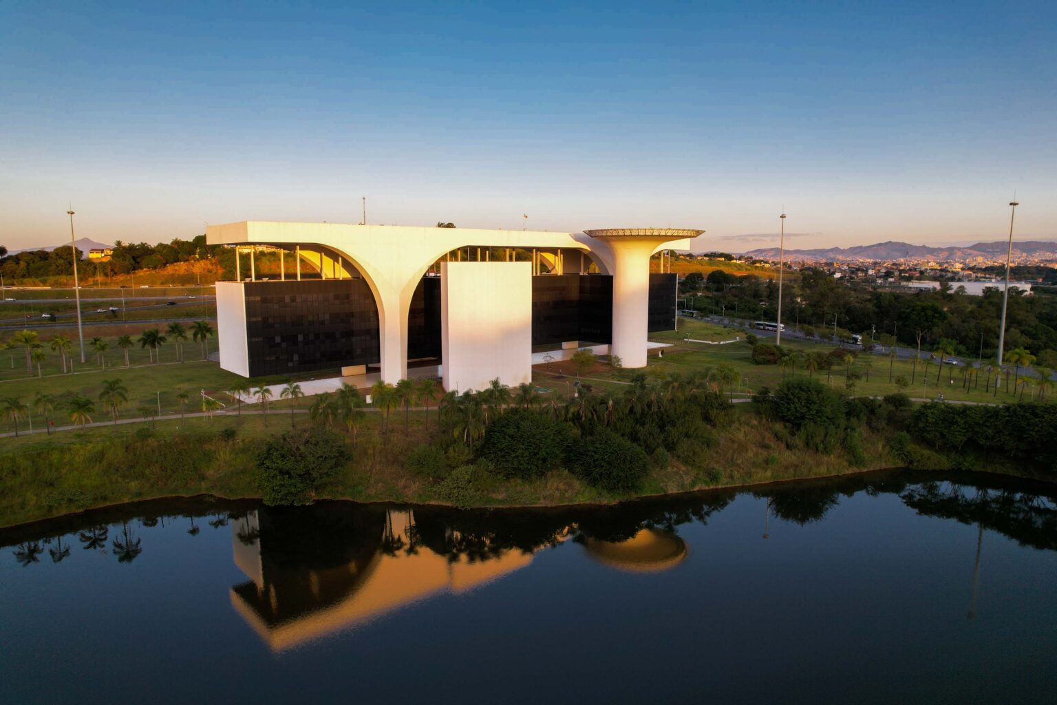 Na foto, a Cidade Administrativa, sede do governo de Minas