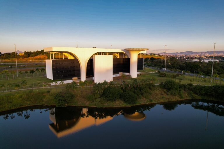 Na foto, a Cidade Administrativa, sede do governo de Minas