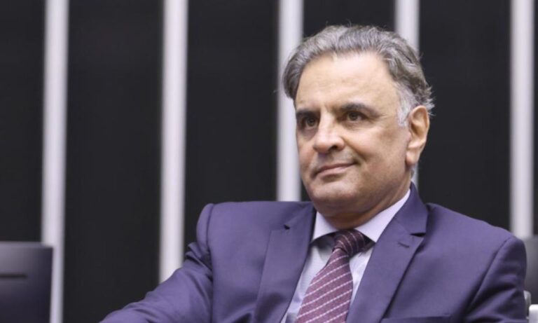 Aécio em Plenário