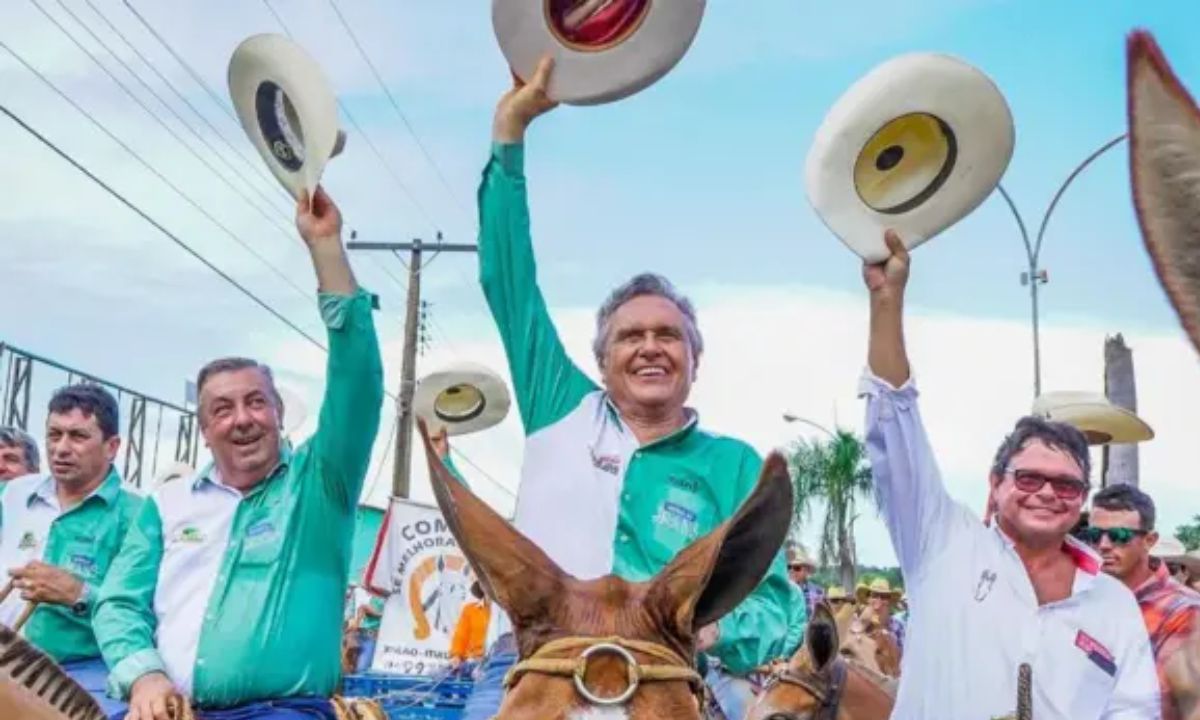 Caiado em cavalgada