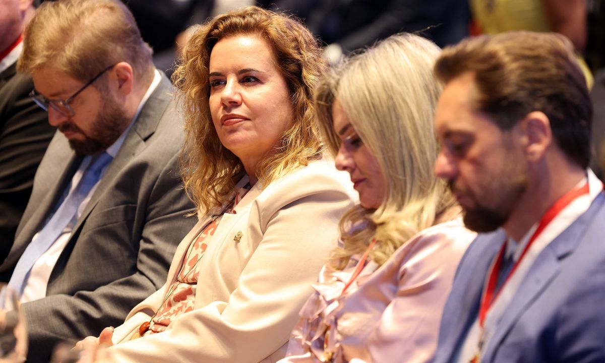 A reitora Sandra Goulart