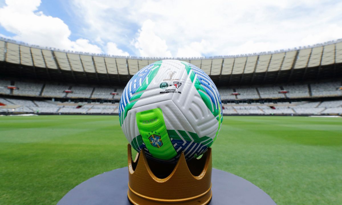 Bola de futebol no Mineirão.