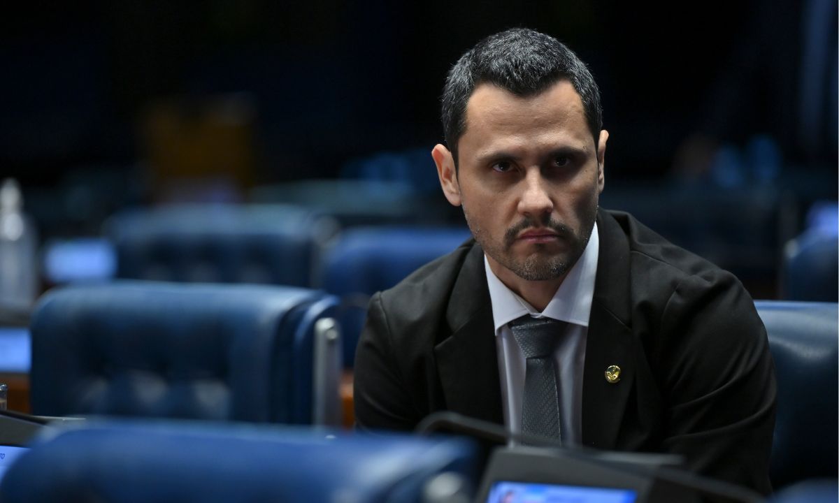 Na foto, o senador Cleitinho Azevedo