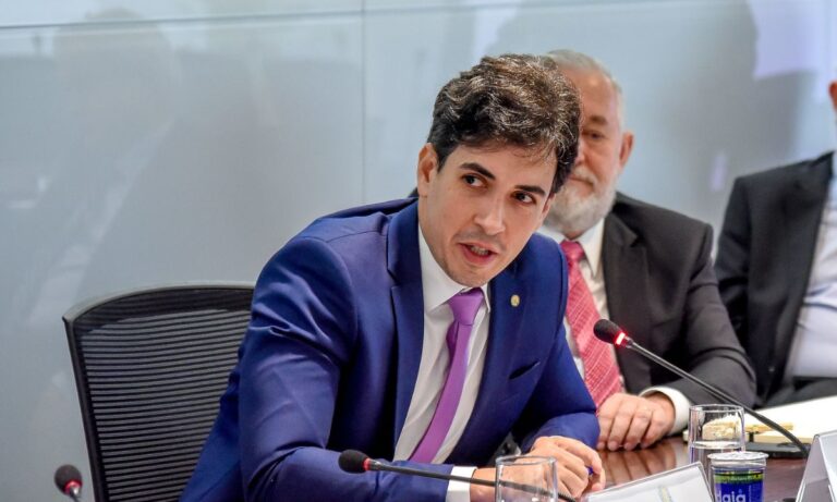 Na foto, deputado federal Euclydes Pettersen