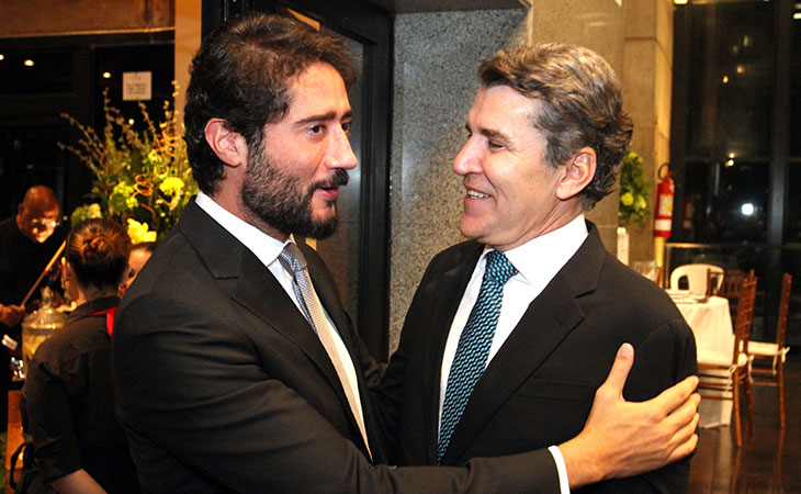 Gabriel Azevedo e Jarbas Soares durante a despedida do procurador