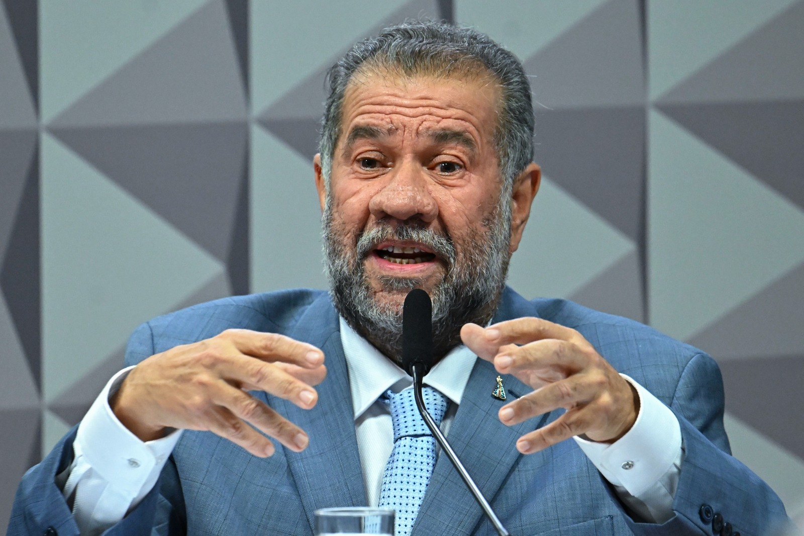 A cobrança de Kalil a Carlos Lupi