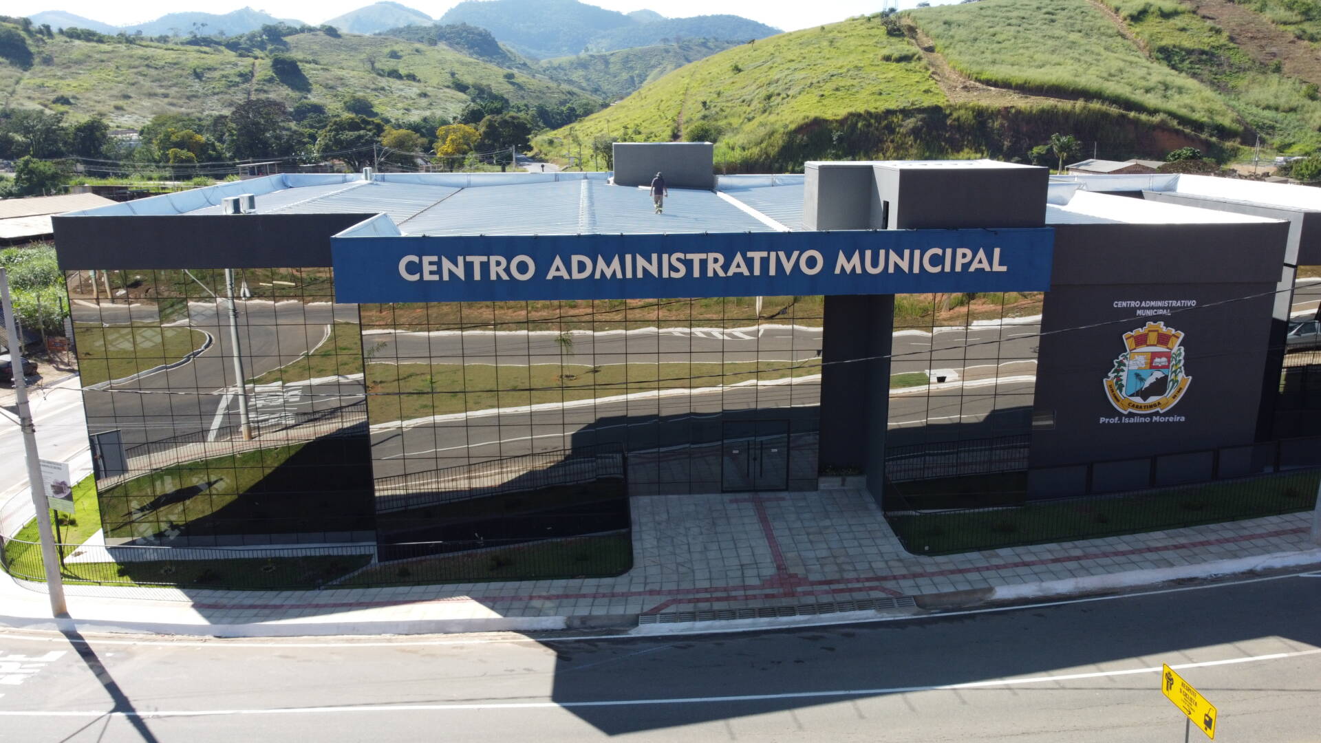 Investigação do MPF mira contrato de prédio fechado pago com verba da saúde em Caratinga