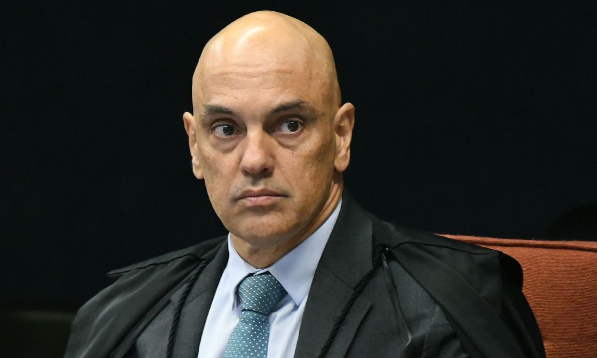 Alexandre de Moraes de toga