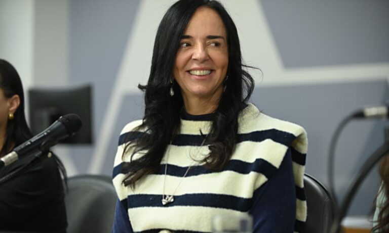 A deputada Ione Pinheiro