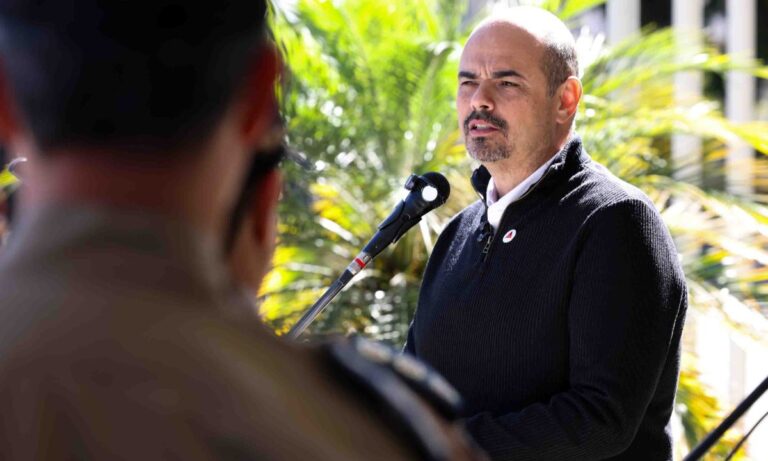 O governador Mateus Simões
