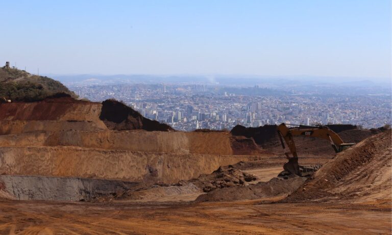 Mineração na Serra do Curral, em Belo Horizonte
