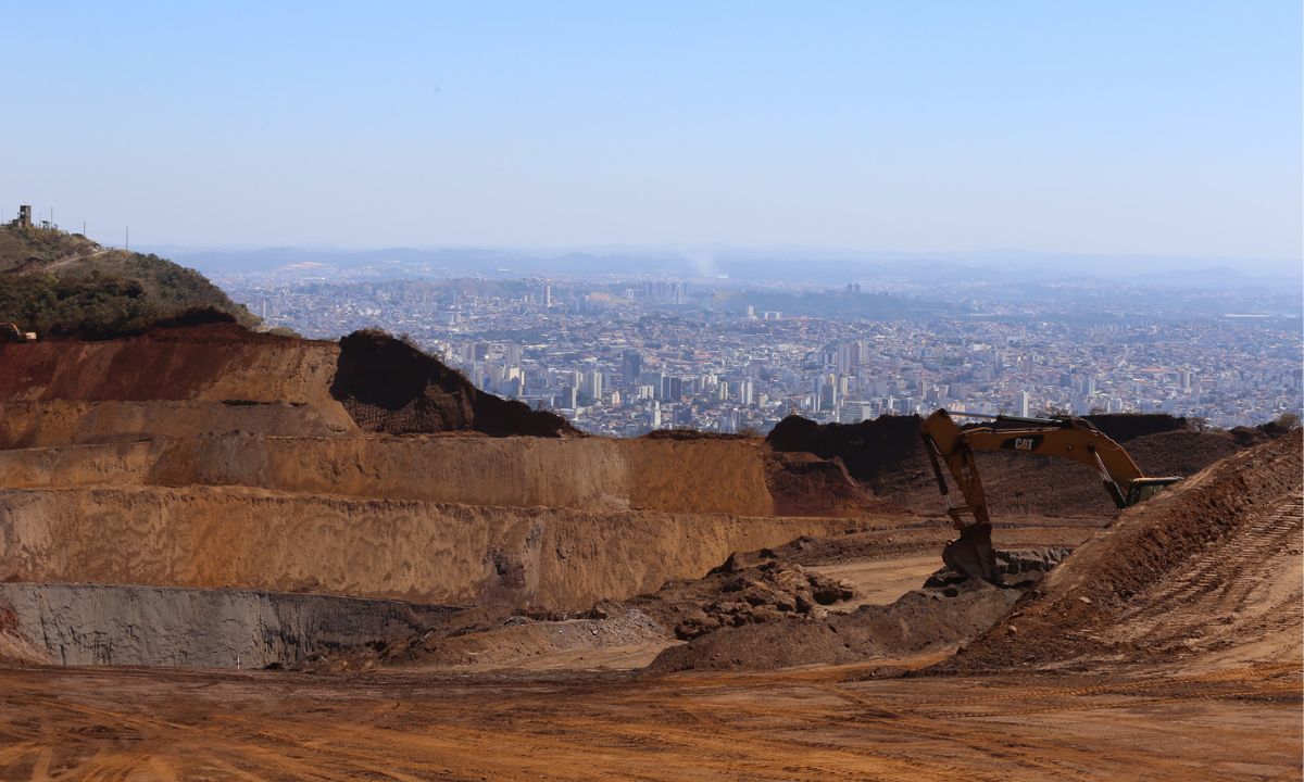 Mineração na Serra do Curral, em Belo Horizonte