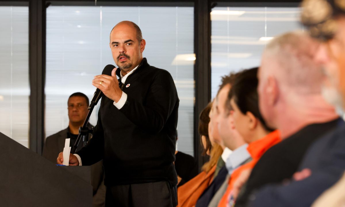 O governador Mateus Simões