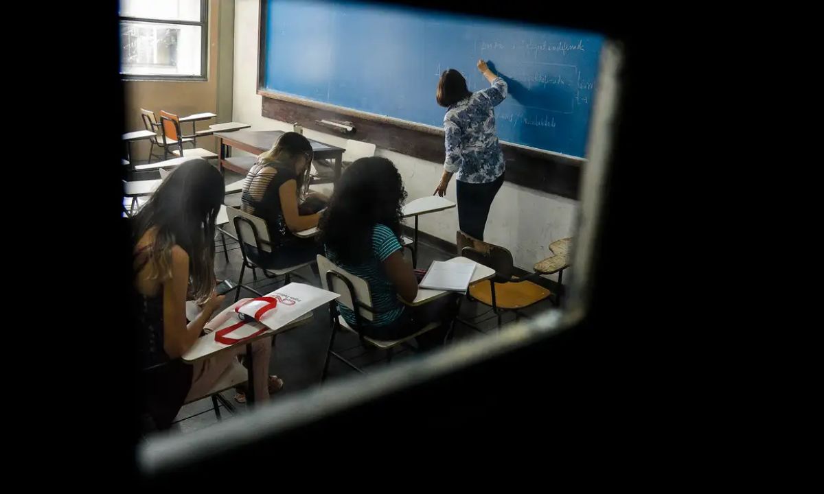 Foto mostra sala de aula