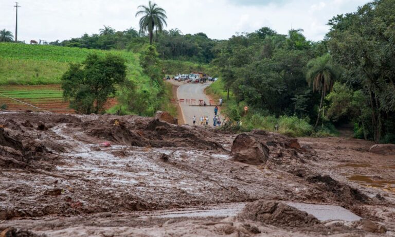 Estrada que liga Brumadinho ao distrito de Piedade do Paraopeba foi tomada pela lama após o rompimento da barragem de Brumadinho, em janeiro de 2019.