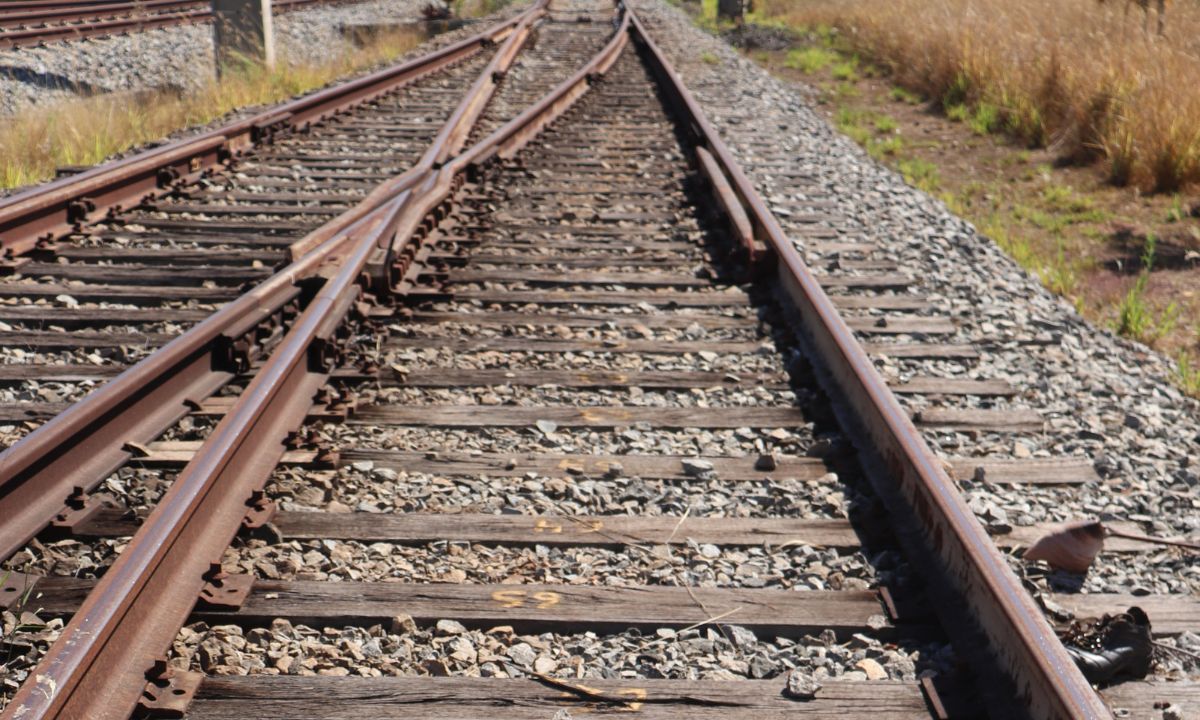 Trilhos do metrô de BH