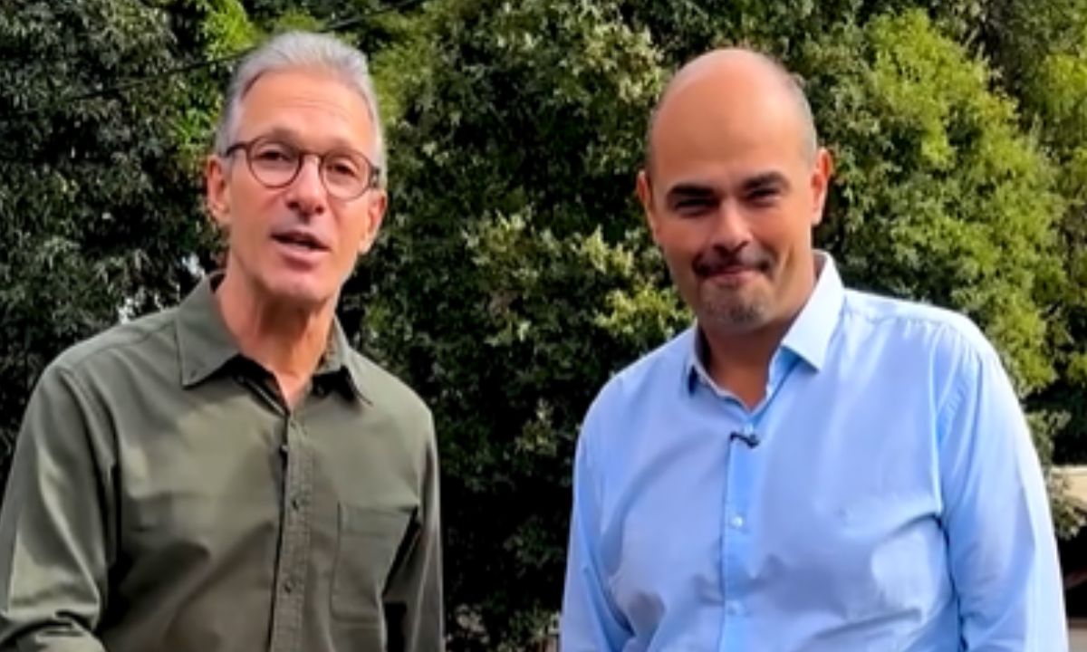 Romeu Zema ao lado de Mateus Simões