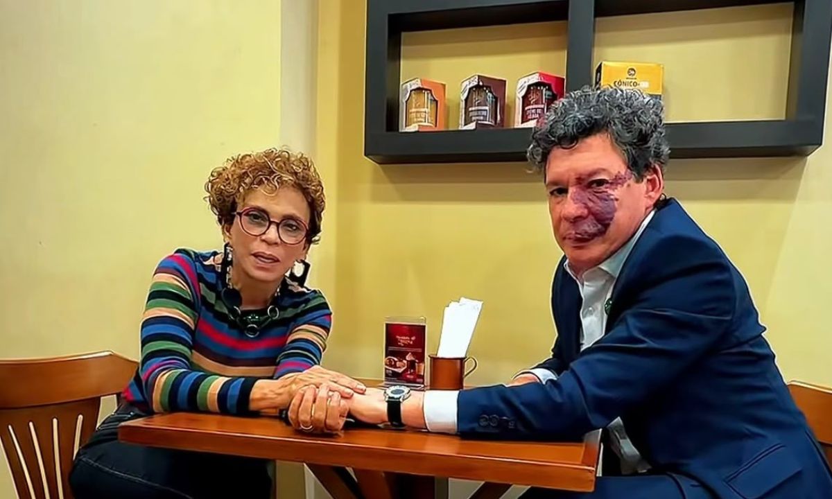 Marília e Reginaldo posam para camera