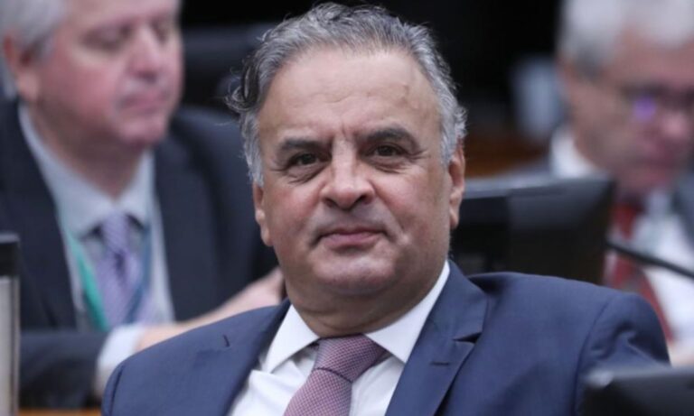 Aécio em Plenário