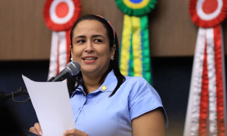 Michelly Siqueira em Plenário