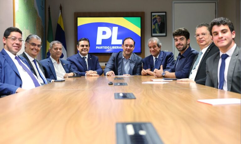 Foto mostra lideranças em Minas