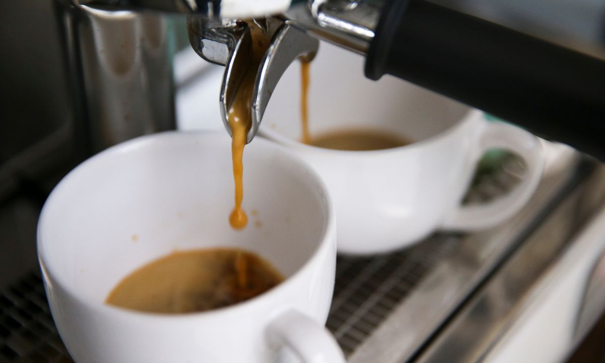 Café servido em xícara