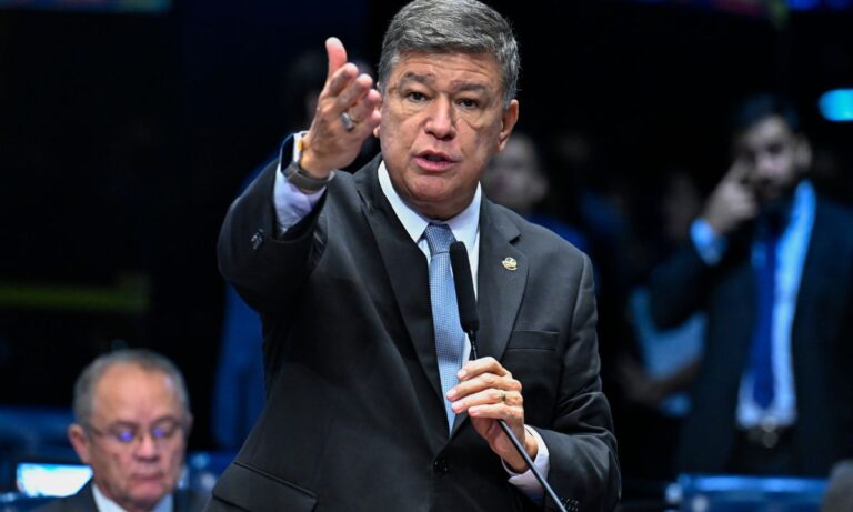 O senador Carlos Viana