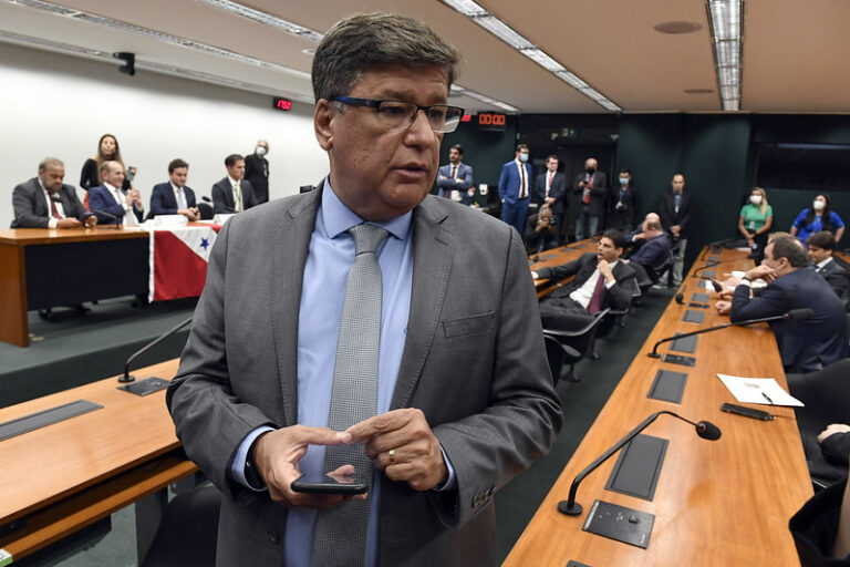Na foto, o senador Carlos Viana