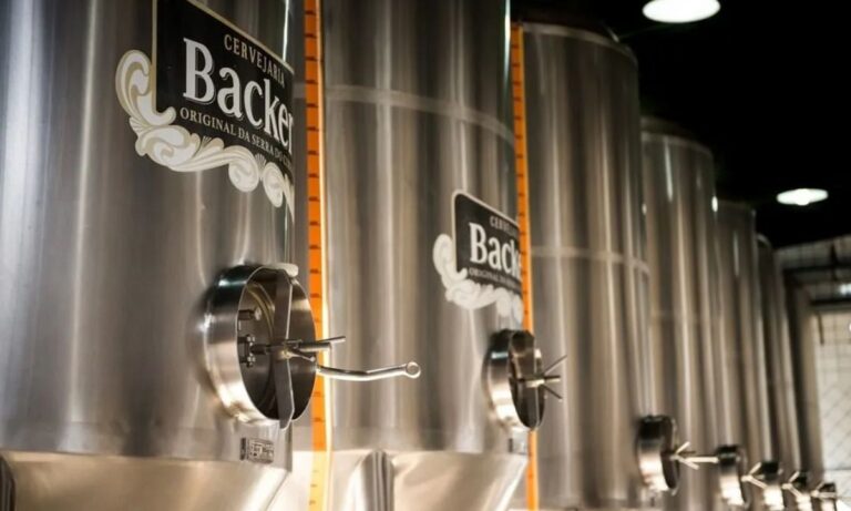Tonéis da Cervejaria Backer