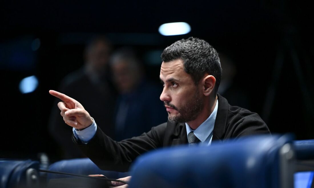 O senador Cleitinho Azevedo