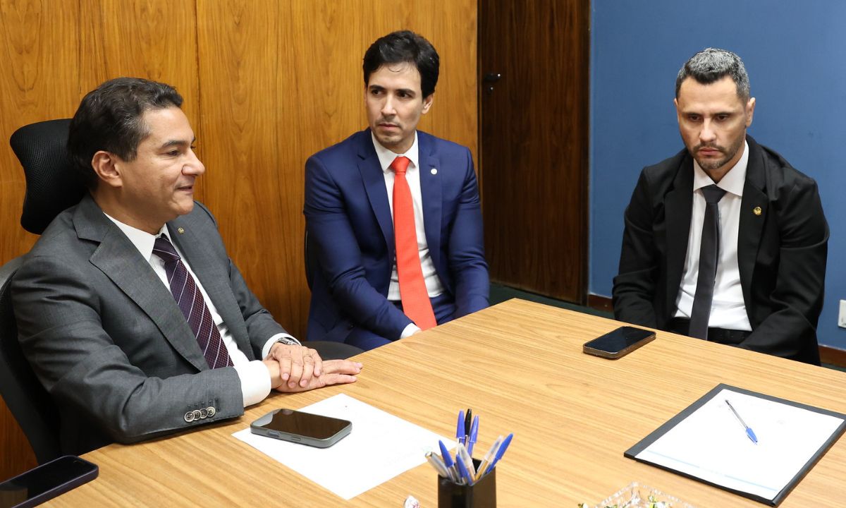 Na foto, o presidente nacional do Republicanos, deputado federal Marcos Pereira (SP), o presidente estadual da legenda em Minas Gerais, deputado federal Euclydes Pettersen, e o senador Cleitinho Azevedo.
