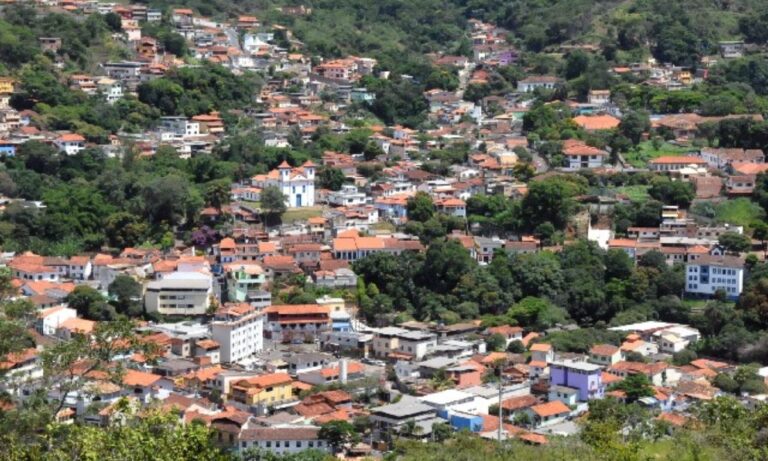Foto mostra a cidade de Sabará
