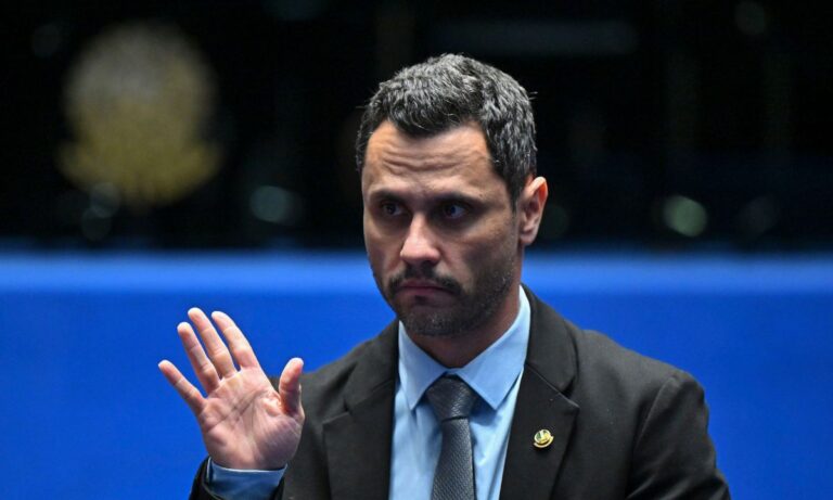 O senador Cleitinho Azevedo
