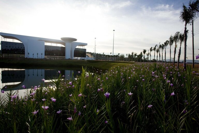 Na foto, a Cidade Administrativa Presidente Tancredo Neves, inaugurada em março de 2010, durante o governo Aécio Neves, na região de Venda Nova, em Belo Horizonte.