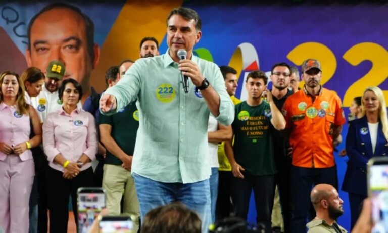 Flávio em comicio