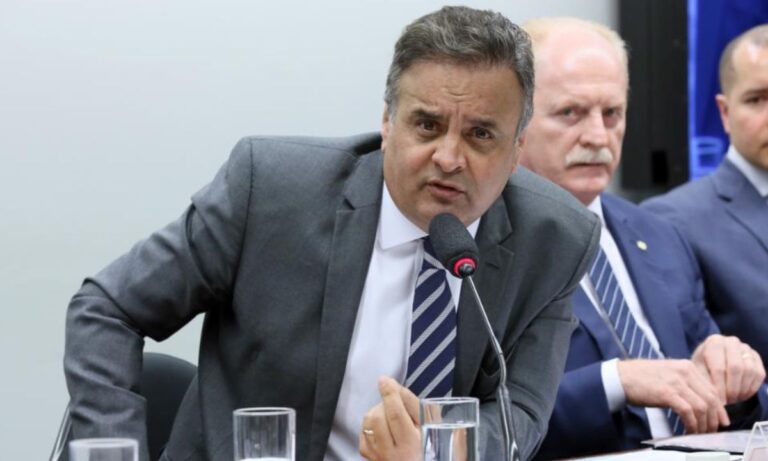 Aécio em Plenário