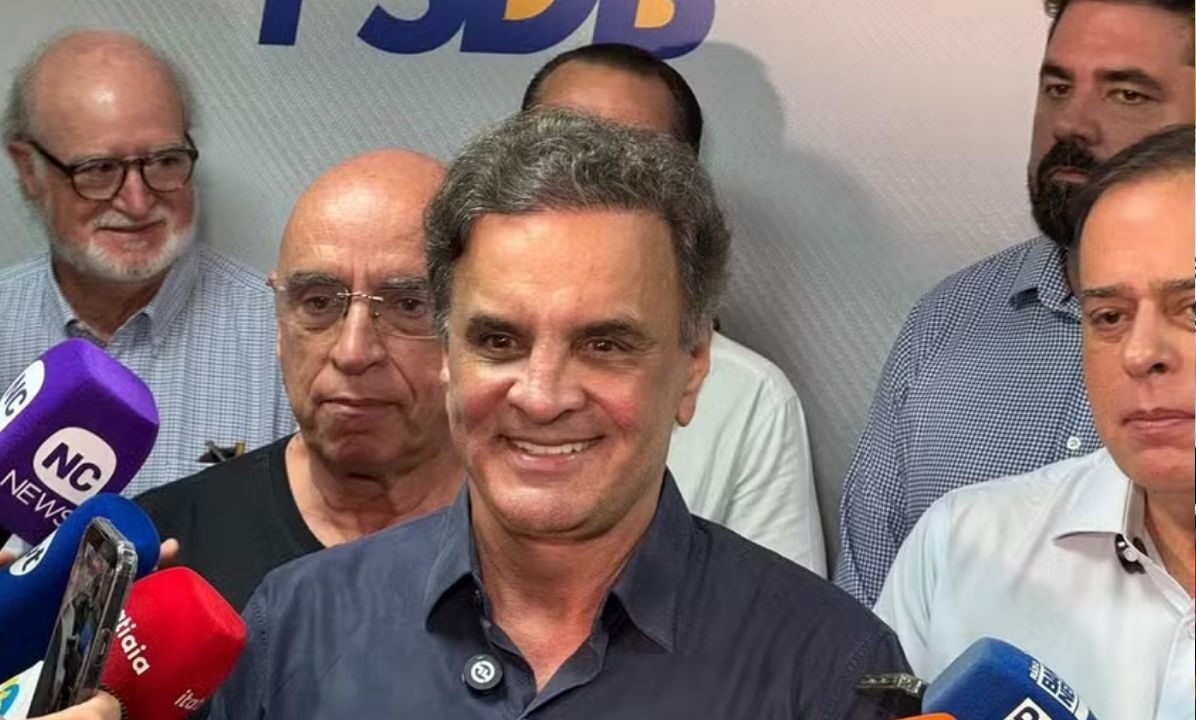 Aécio Neves em coletiva