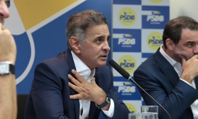 Aécio Neves em convenção do PSDB