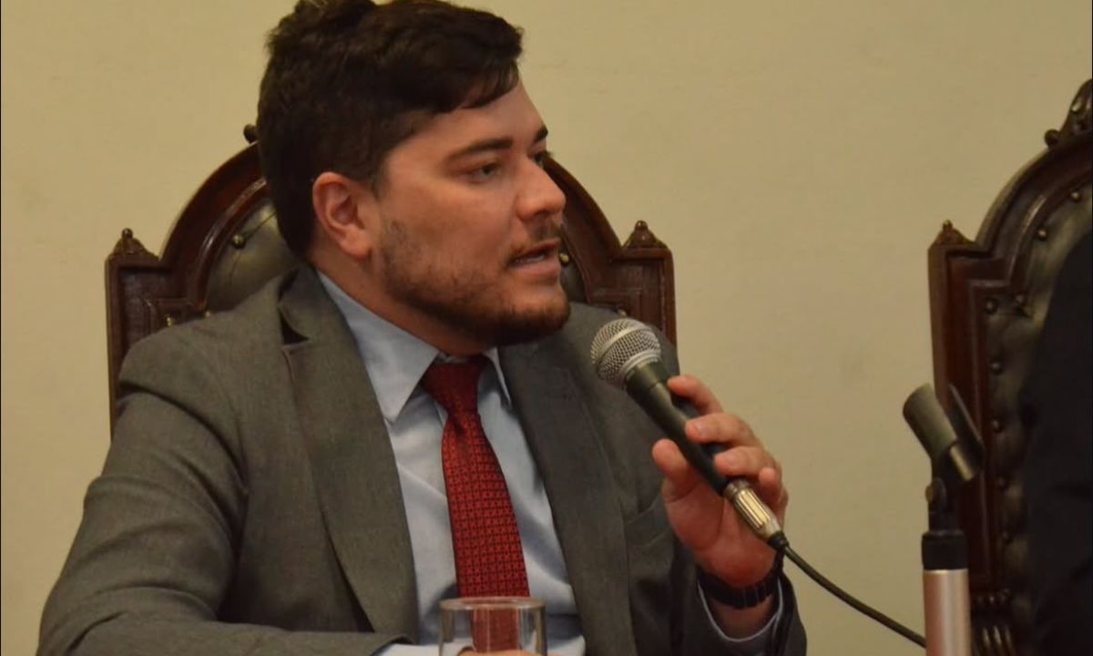 O marqueteiro Alberto Lage