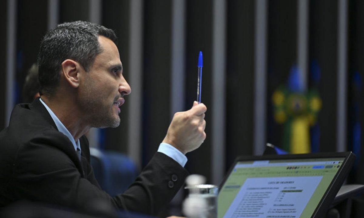 O senador Cleitinho