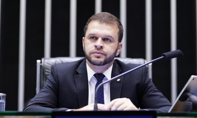 O ex-deputado Charlles Evangelista
