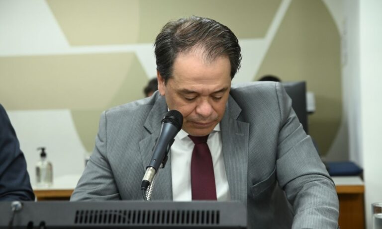 O deputado Glaycon Franco