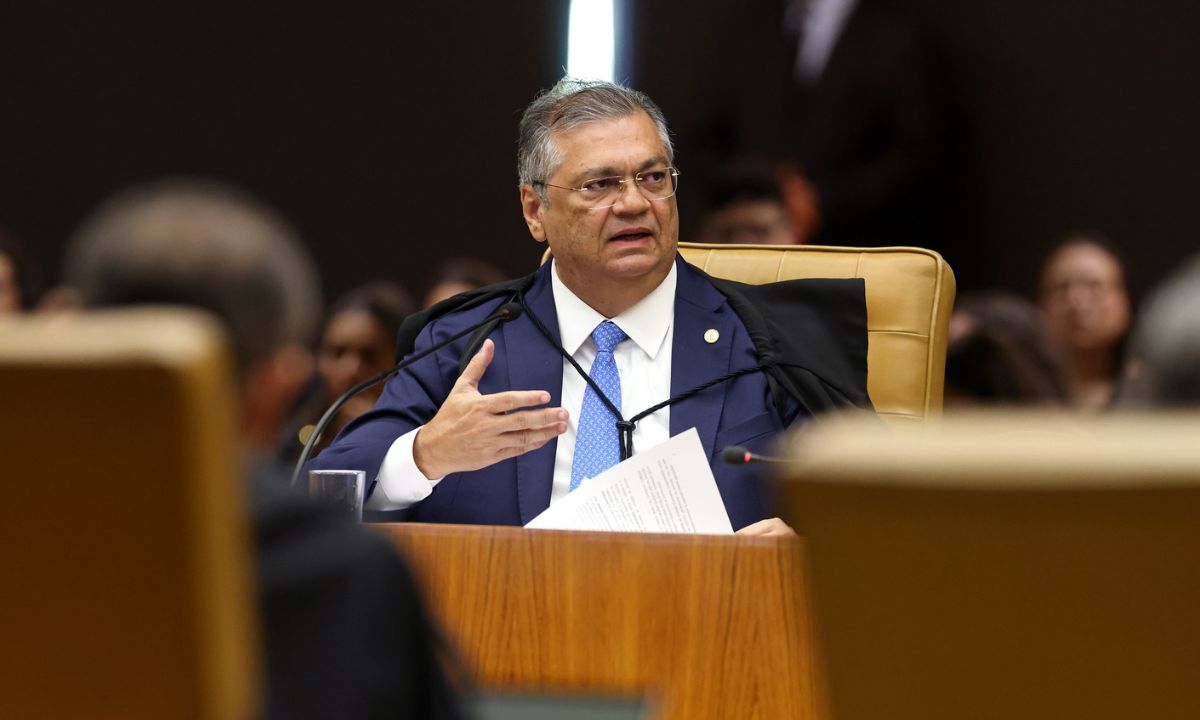 Flávio Dino durante sessão plenária do STF