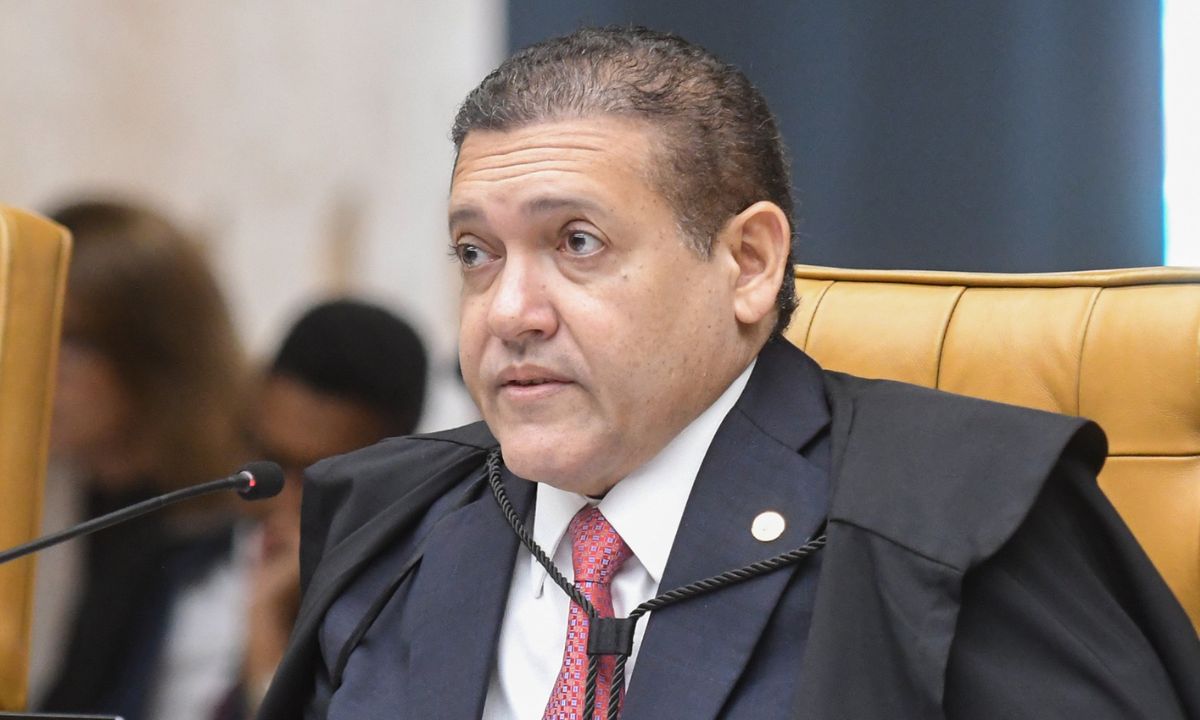 Ministro Nunes Marques de toga