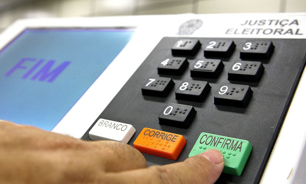 Urna eletrônica após conclusão do voto
