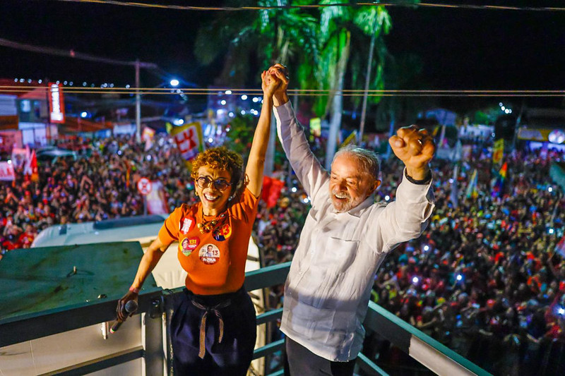 Marília e Lula em palanque