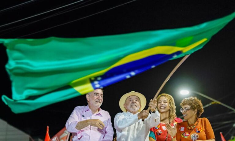 Lula em Montes Claros. Ao lado, Patrus Ananias, Aurea Carolina e Marília Campos