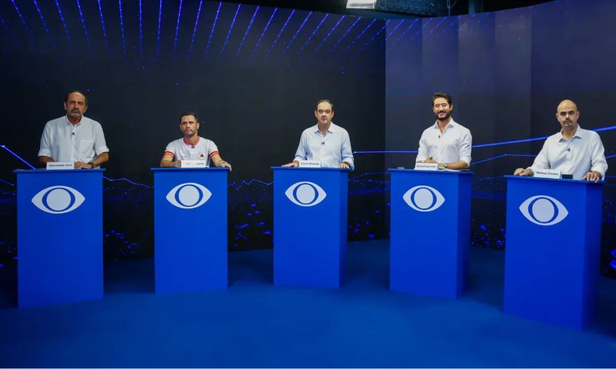 Candidatos ao governo de Minas alinhados no estúdio da Band Minas