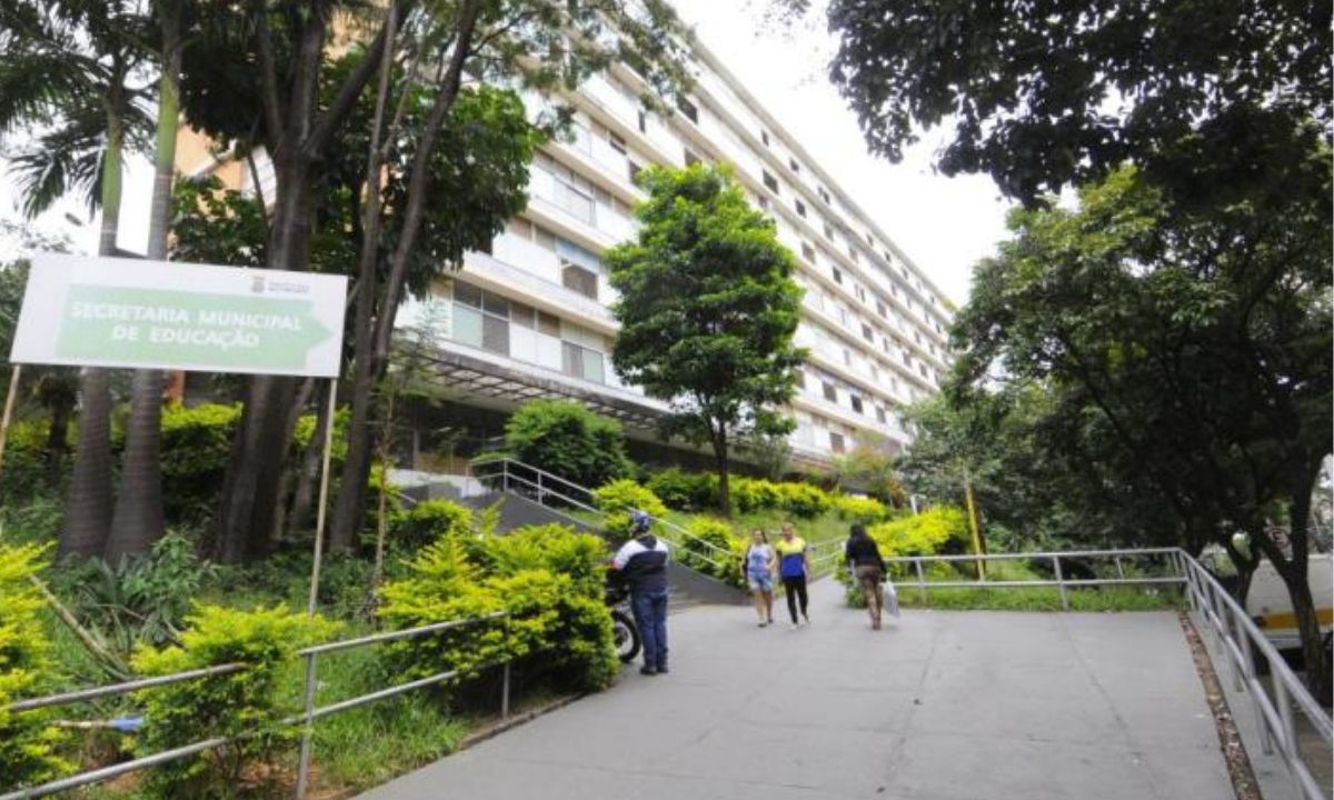 Fachada da Secretaria Municipal de Educação de BH.